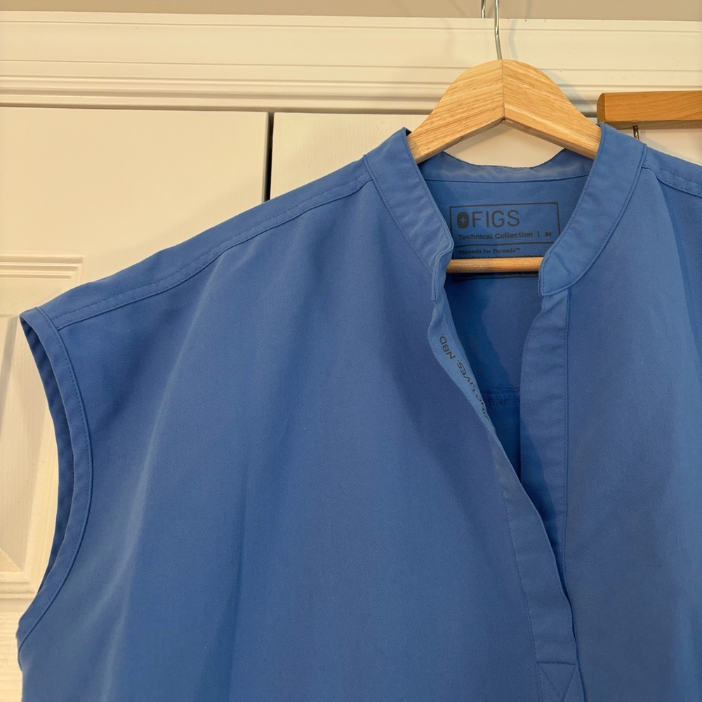 FIGS Ceil Blue Scrub Set M Rafaella Top High Waisted Zamora Joggers M/P Short - Picture 3 of 8